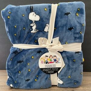 Peanuts Halloween Snoopy Ghost Bats Moon 2024 Berkshire 90 X 90 Blue Blanket NEW